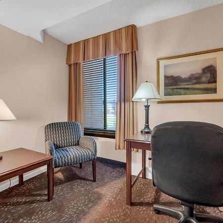 צ'יקטווואגה Buffalo Airport Hotel מראה חיצוני תמונה