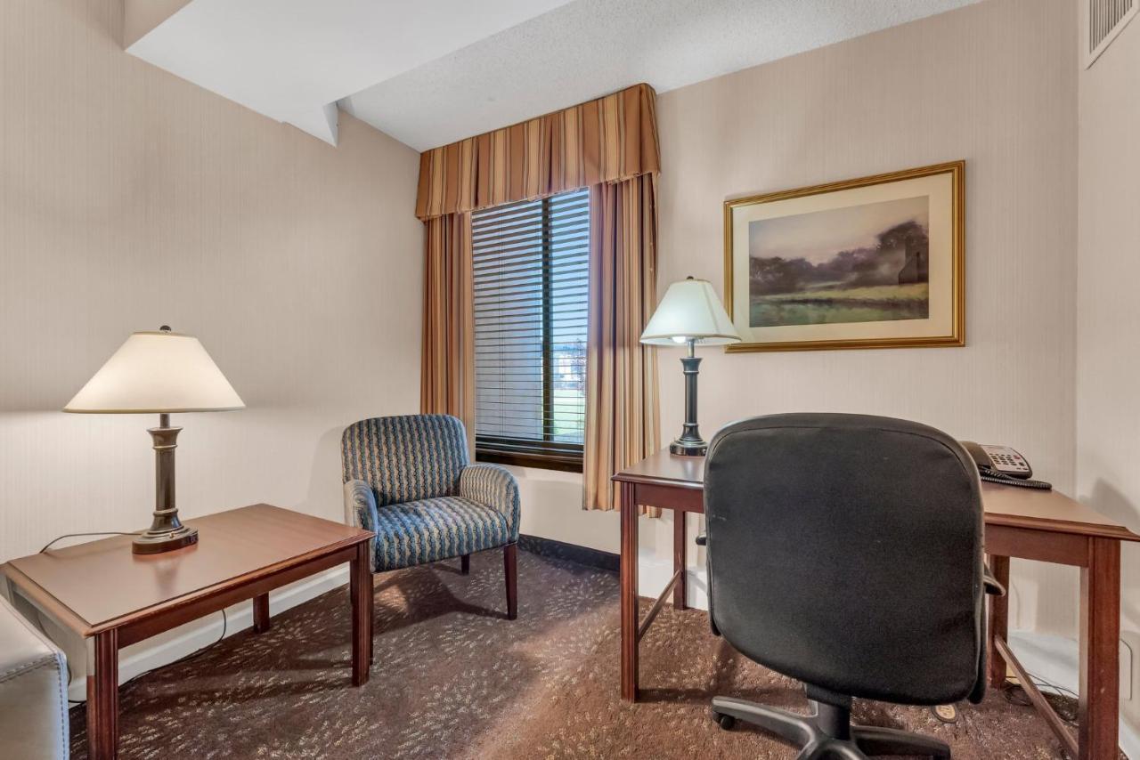 צ'יקטווואגה Buffalo Airport Hotel מראה חיצוני תמונה